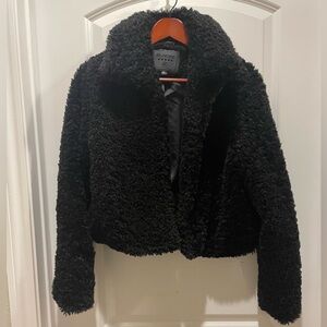 BLACK FLUFFY JACKET